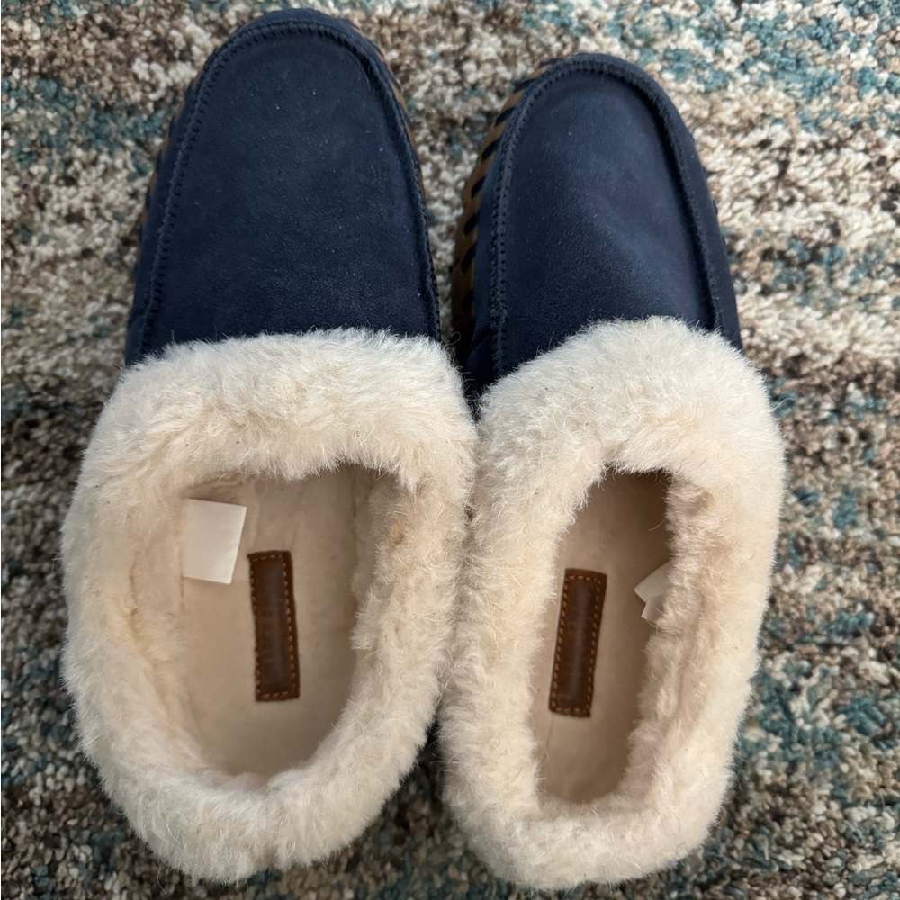 MUK LUX blue fur lined shoe/slipper, New